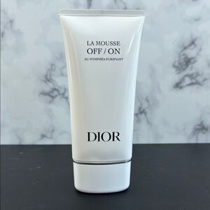 Dior La Mousse Off/On Cleanser in White